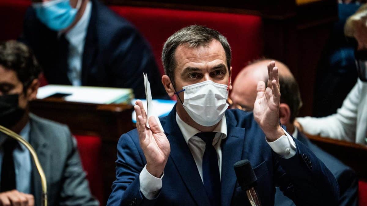 Covid-19 en France : les décisions du conseil de défense confirment le maintien du pass sanitaire, mais prévoient la suspension du port du masque dans certains espaces !