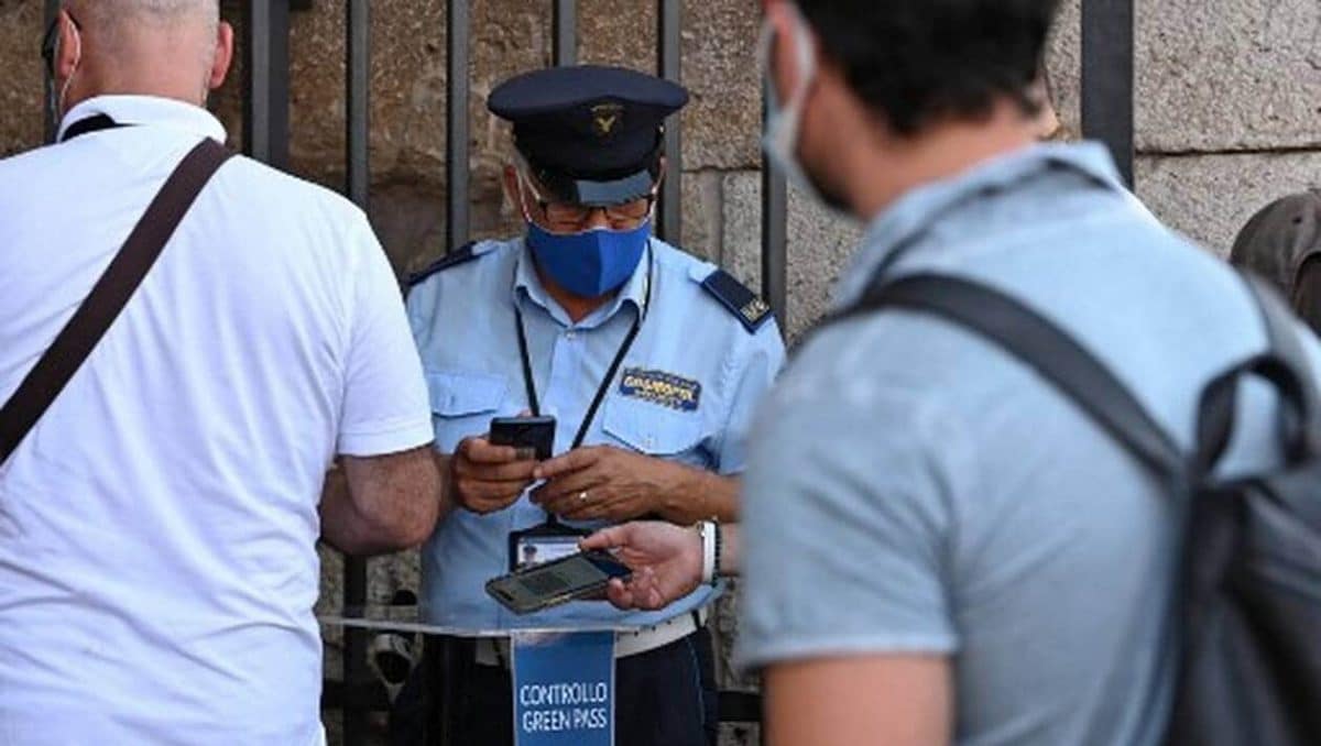 Covid-19 : l’Italie rend obligatoire le passe sanitaire pour tous les salariés du public et du privé !