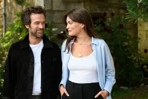 La romance d’Emma Mackey et Romain Duris fait couler beaucoup d’encre !