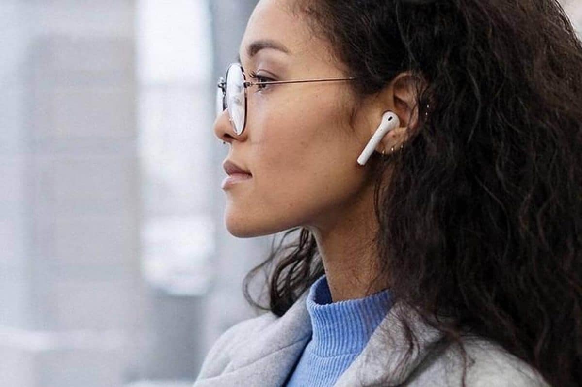 Quels sont les dangers que présente le fait de garder les écouteurs à l’oreille toute la journée ?