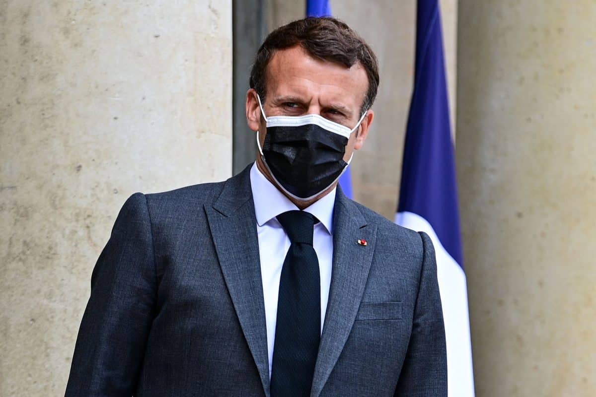 Emmanuel Macron a eu du mal à retenir ses larmes face à la dépouille de Hubert Germain, une fierté républicaine.