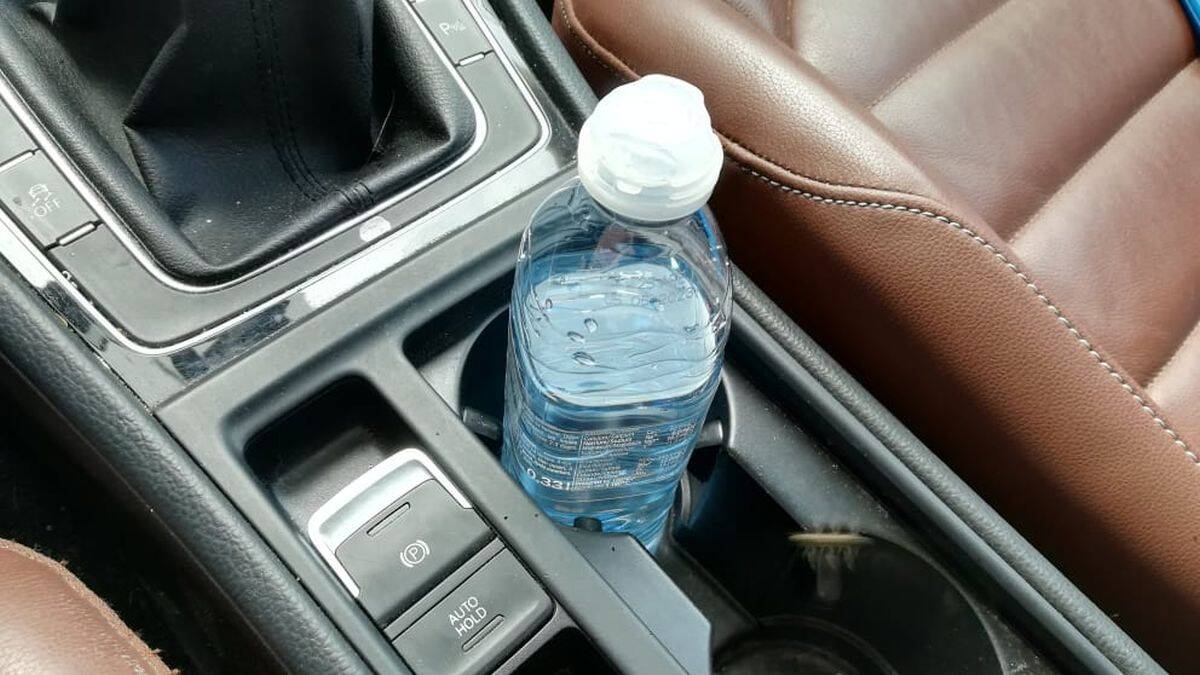 bouteille d'eau dans la voiture danger