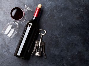 Vie pratique, voici quelques idées pour reboucher une bouteille de vin entamée!
