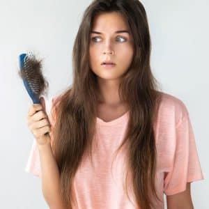 Cheveux : comment éviter la chute et avoir une chevelure en pleine santé