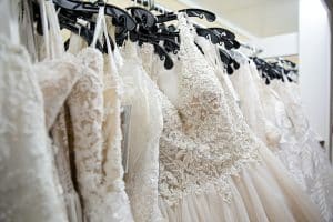 Les robes blanches dans les mariages du monde entier