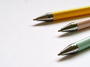 Les méthodes les plus simples pour éliminer les taches de stylo bille