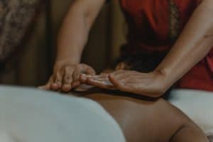 Découvrez les bienfaits du massage ayurvédique pour votre bien-être