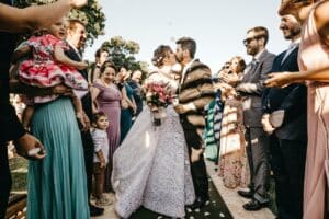 Comment s’habiller à un mariage champêtre ?